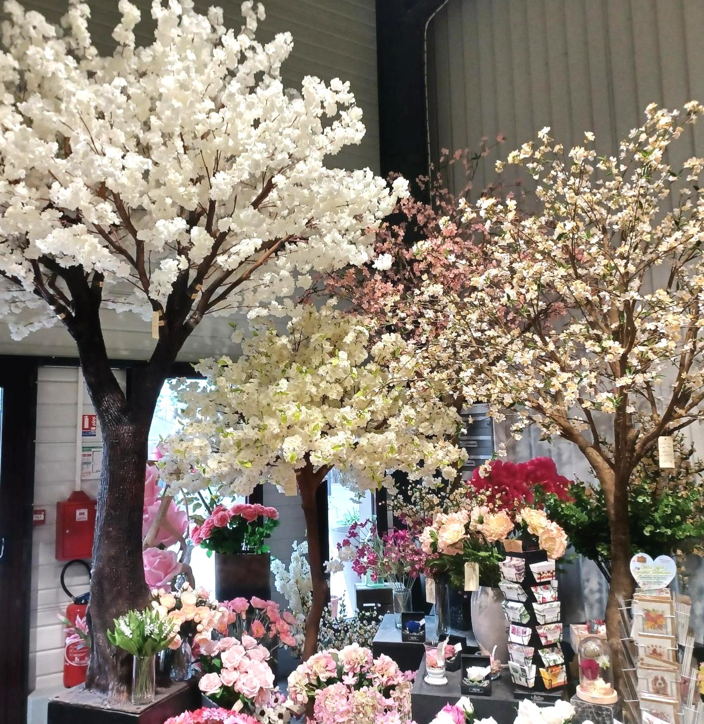 Arbre artificiel fleuri Cerisier du Japon - décoration d'intérieur - H.250cm blanc